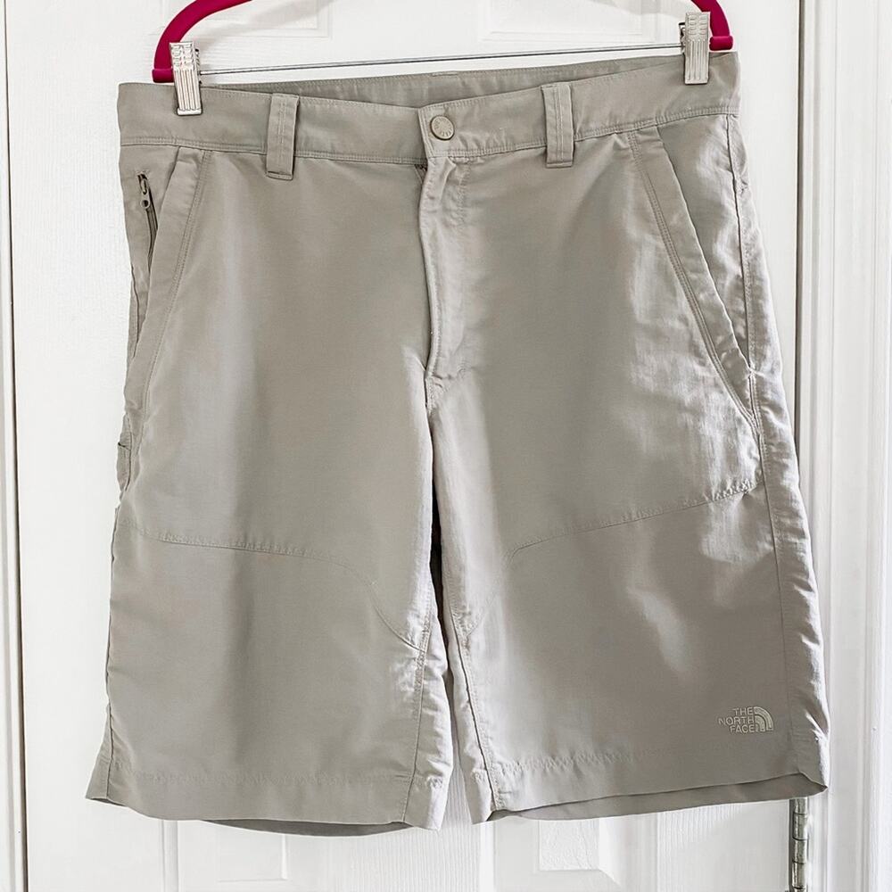 THE NORTH FACE • Khaki Utility Shorts